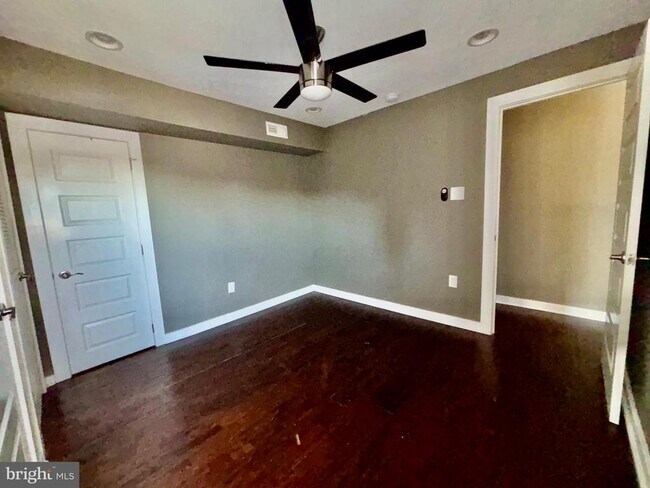 Building Photo - 1865 Frankford Ave