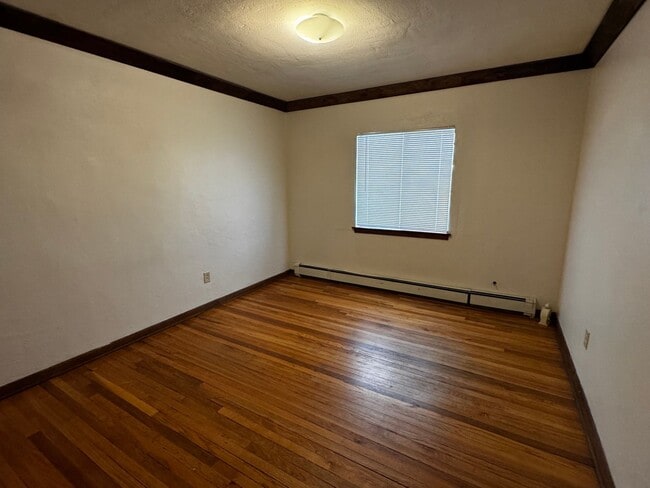 Building Photo - Near UNM. 3 Bedroom 2 bath