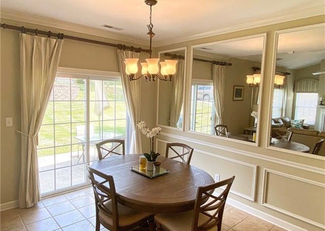 Dining area/open floor plan - 12015 Valley Oak St