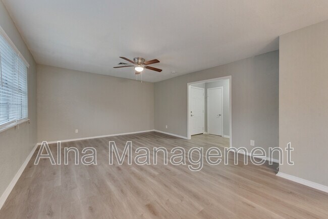 Building Photo - 805 N Douglas Ave