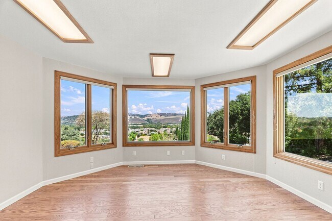 Building Photo - Million Dollar Views! Available Now!
