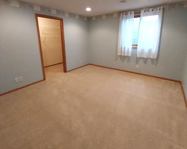 Building Photo - Nice 3 Bedroom 3 Bathroom Twinhome in River Falls