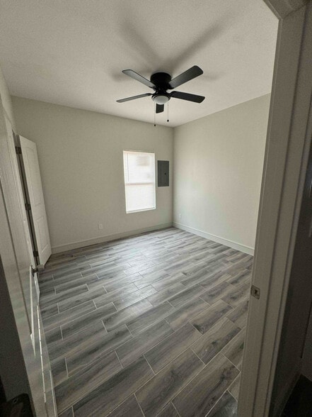 Building Photo - 1802 Atrium Pl Dr