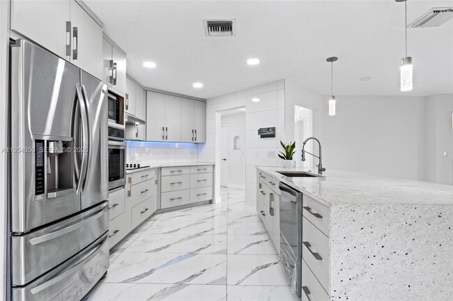 Building Photo - 6357 Brava Way