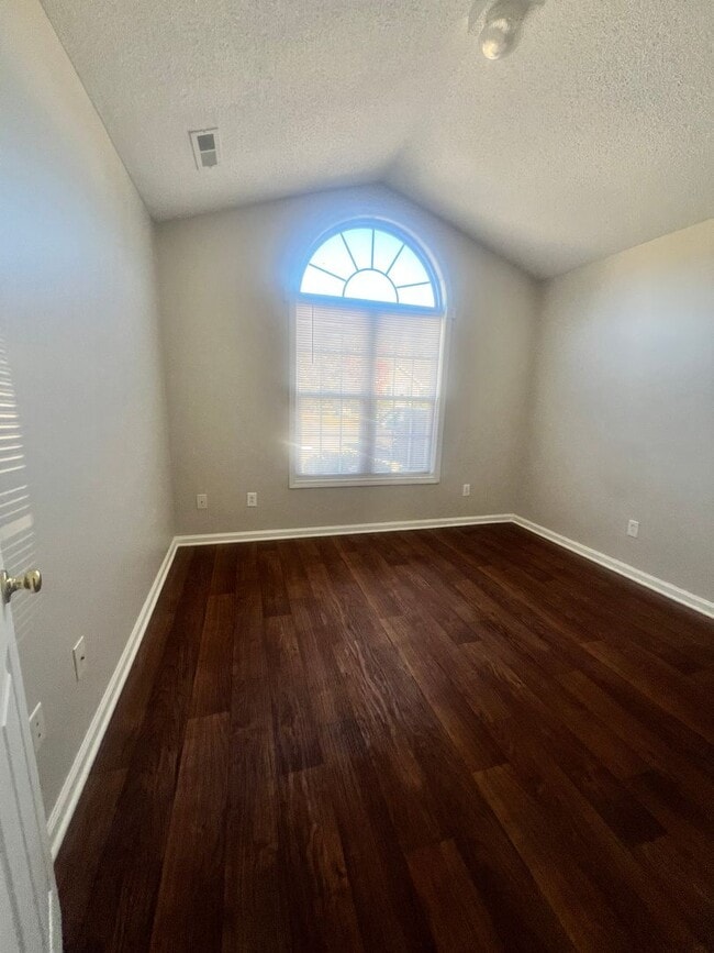 Building Photo - Paddock Place Apartments