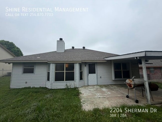 Building Photo - 2204 Sherman Dr