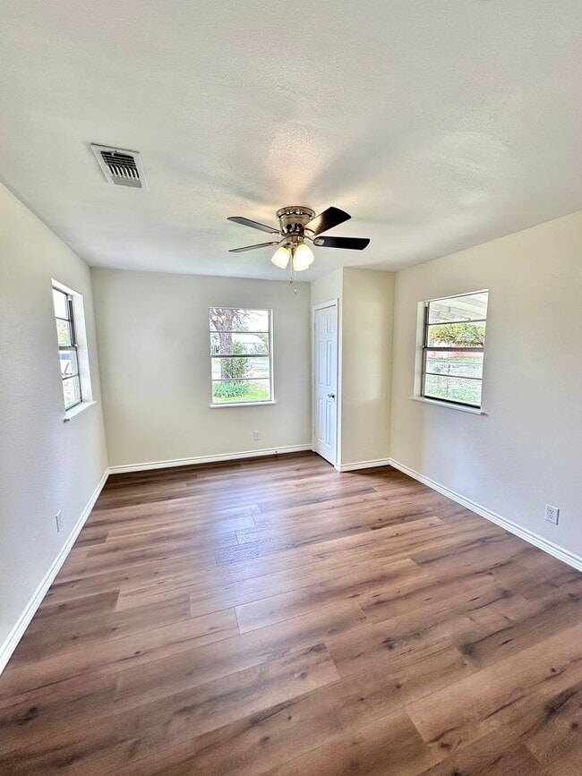 Building Photo - COMING SOON! Remodeled 3 Bedroom Home For ...