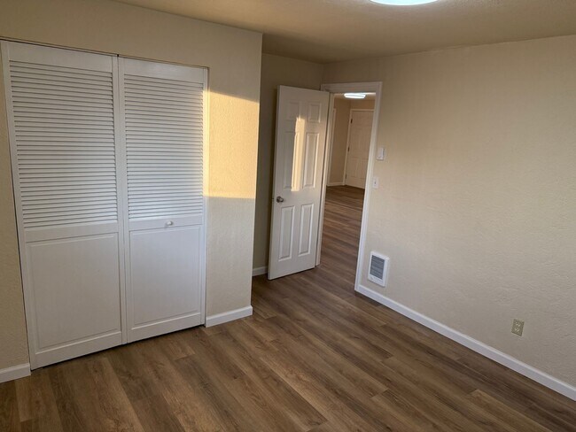 Building Photo - Updated 3 bedroom 1 bathroom house!