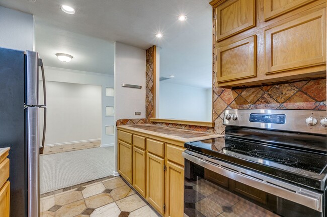 Building Photo - 1 BEDROOM BOUTIQUE APARTMENT