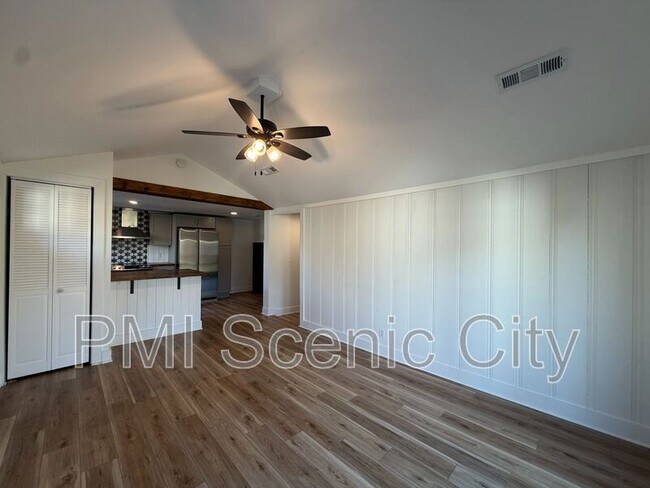 Building Photo - 607 Franklin St