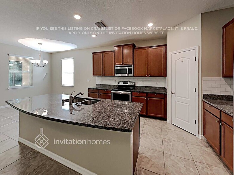 Building Photo - 11604 Warren Oaks Pl