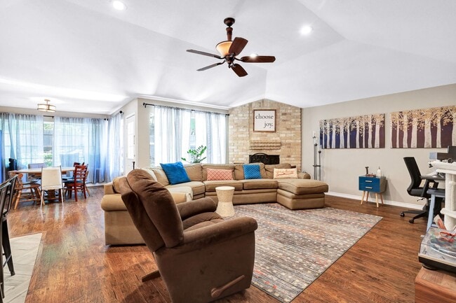 Building Photo - ***APPLICATION CURRENTLY UNDER REVIEW***Co...