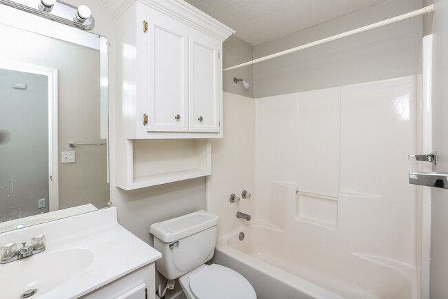 Building Photo - 205 Chestnut Dr