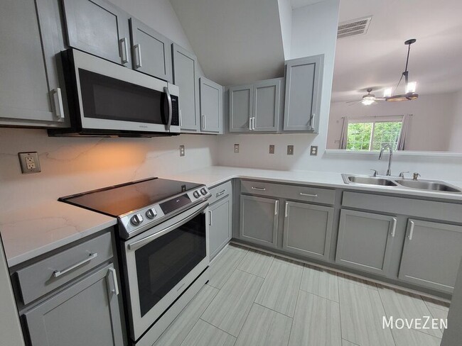 Building Photo - 914 Hadel Pl