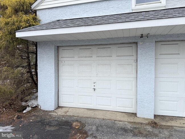 Building Photo - 27 N Main St