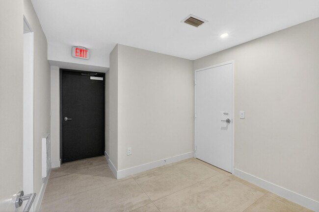 Building Photo - 700 NE 24th St