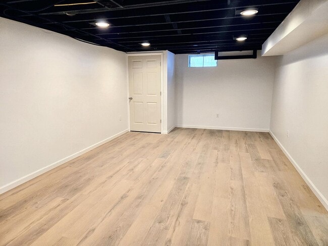 Building Photo - 1204 Applecroft Ave