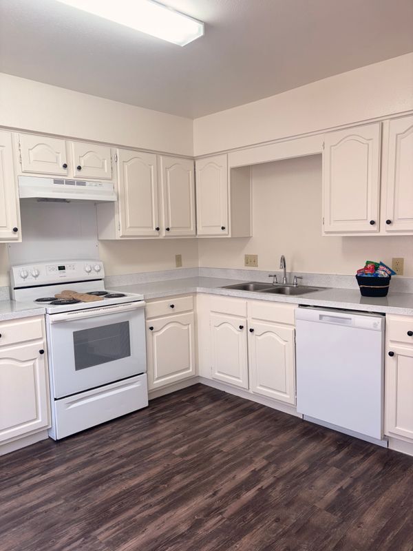 Building Photo - 1926 Cranford Dr