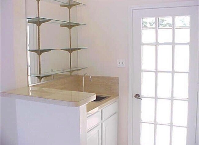 Building Photo - 13946 Dentwood Dr