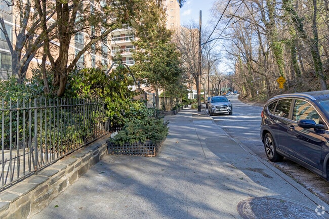 Walkway - La Rive