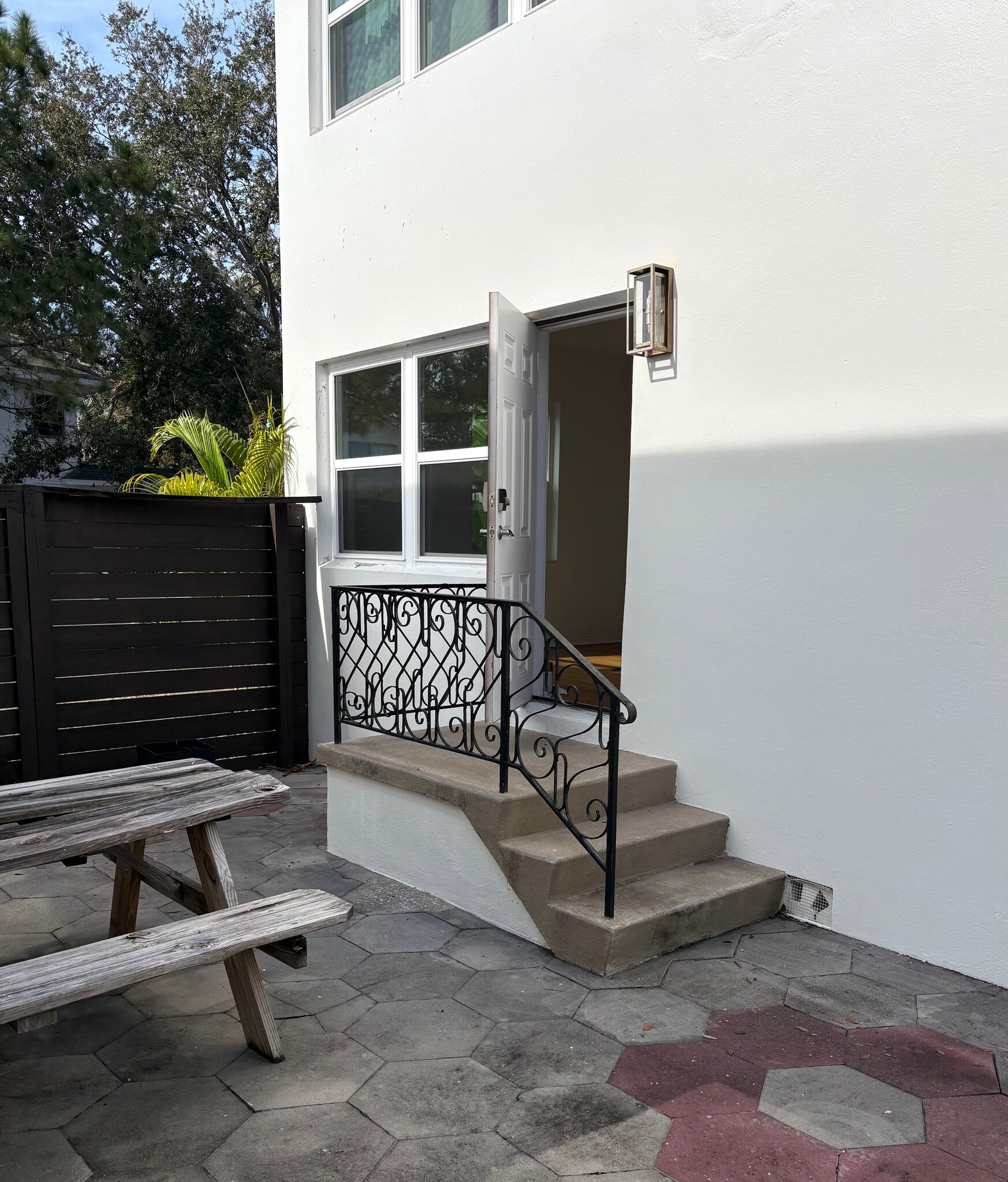 Building Photo - 306 14th Ave NE