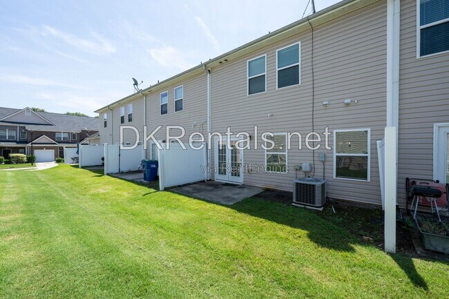 Building Photo - 2555 Flat Shoals Rd