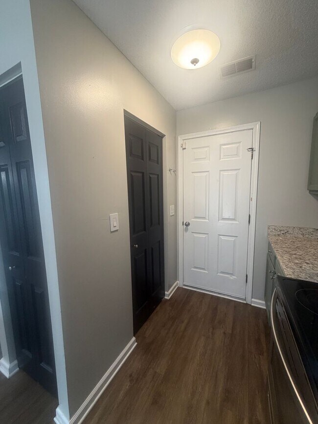 Building Photo - 1755 Polaris Dr