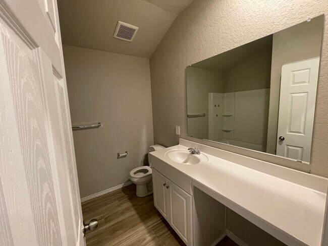 Building Photo - Beautiful 4x2 Rental Home in NBTX!