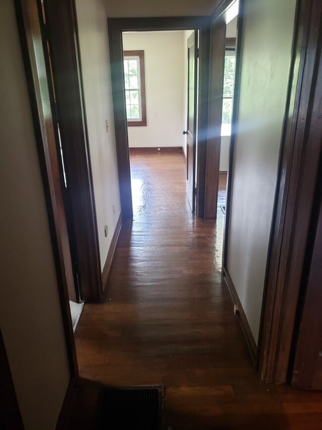 Building Photo - 3 Bedroom / 1 Bath Home - Kingsport TN