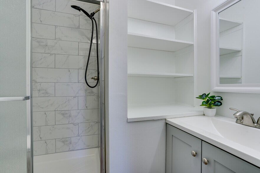 Primary Bathroom - 8056 Central Park Dr
