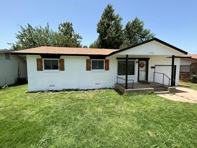 Primary Photo - 2701 Queensbury Rd