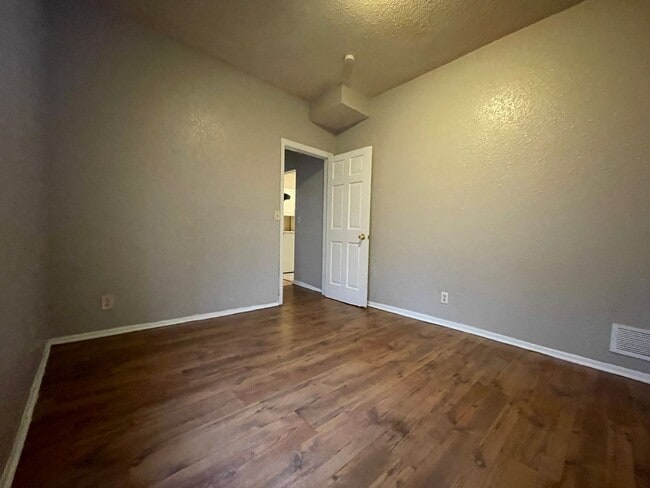 Building Photo - 726 Morgan Avenue North