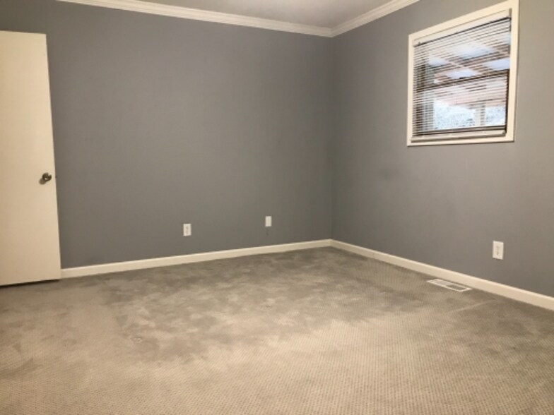 Building Photo - 7551 Leemont Dr