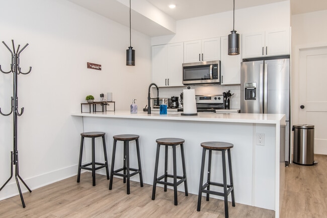 Building Photo - 2435 Master St