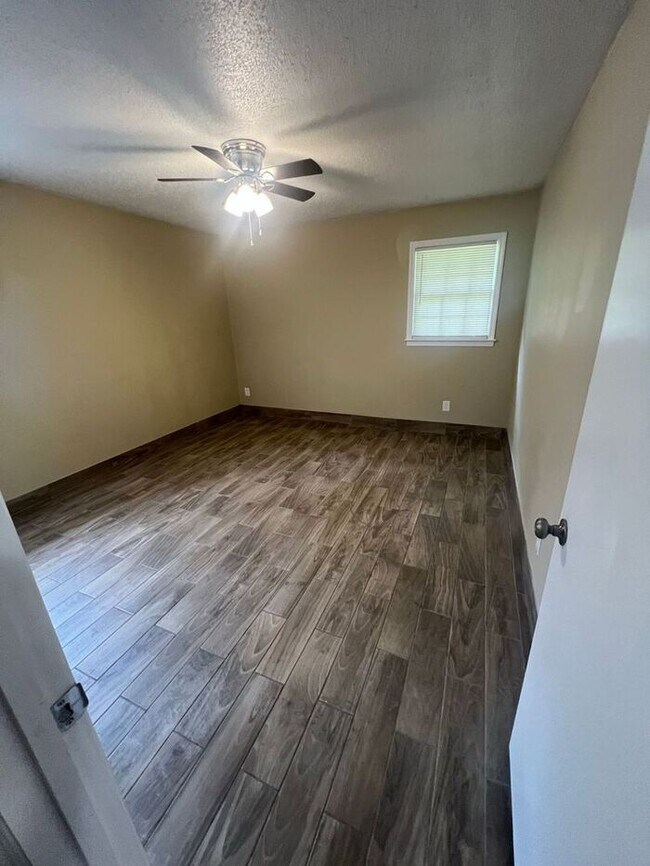 Building Photo - Cozy 2 bedroom 1 bath ranch duplex NOW AVAILABLE!