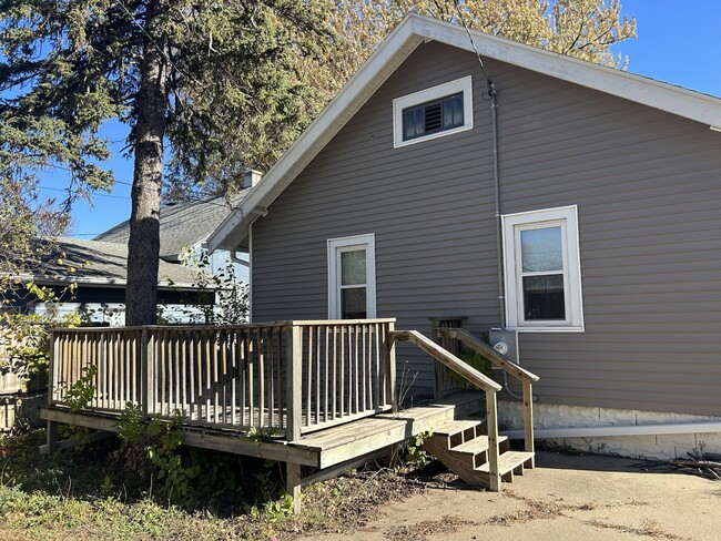 Building Photo - 1203 S West Ave