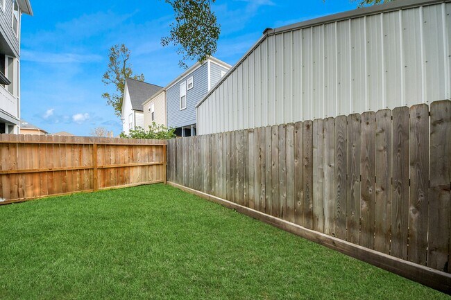 Building Photo - 1320 Dorothy St