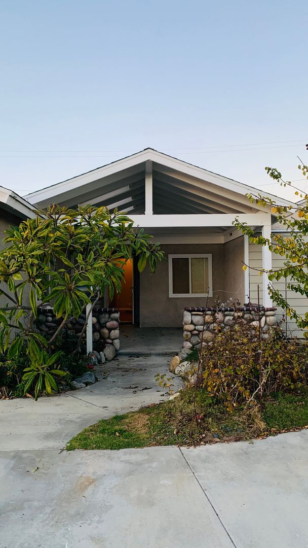 Building Photo - Huntington Beach Charming 3 Bedroom House