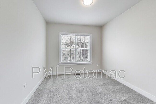 Building Photo - 2547 Auden Dr