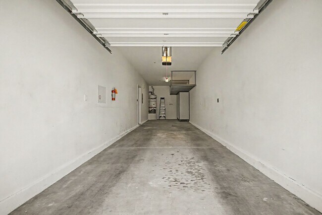 Building Photo - Modern Loft-Style Home Minutes from the Strip