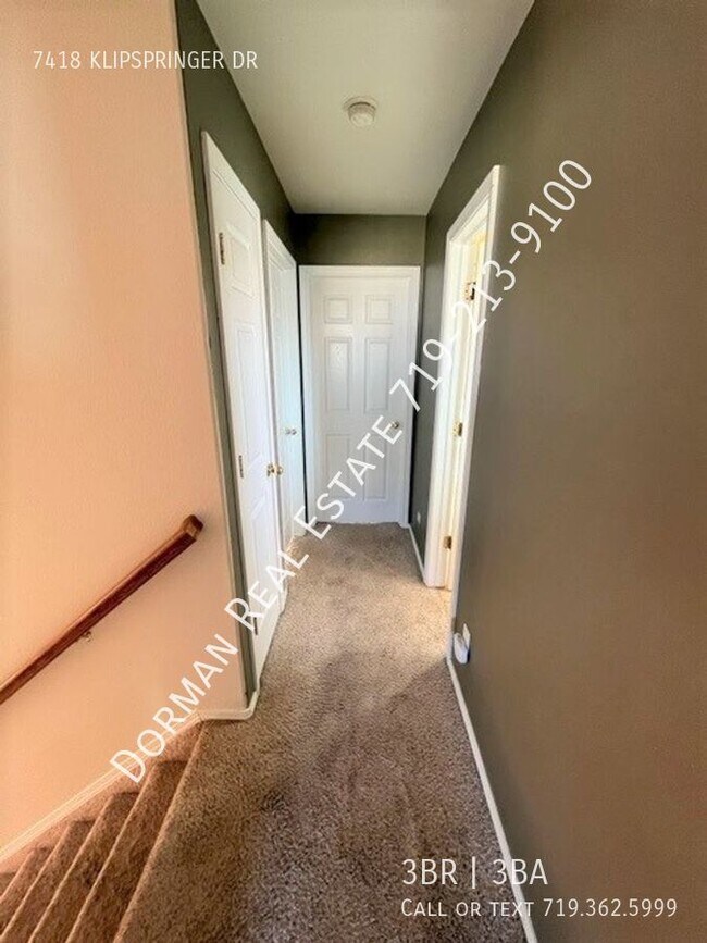 Building Photo - Open Concept 2 Story