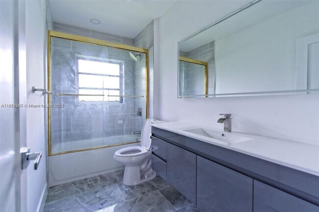 Building Photo - 372 W Dayton Cir