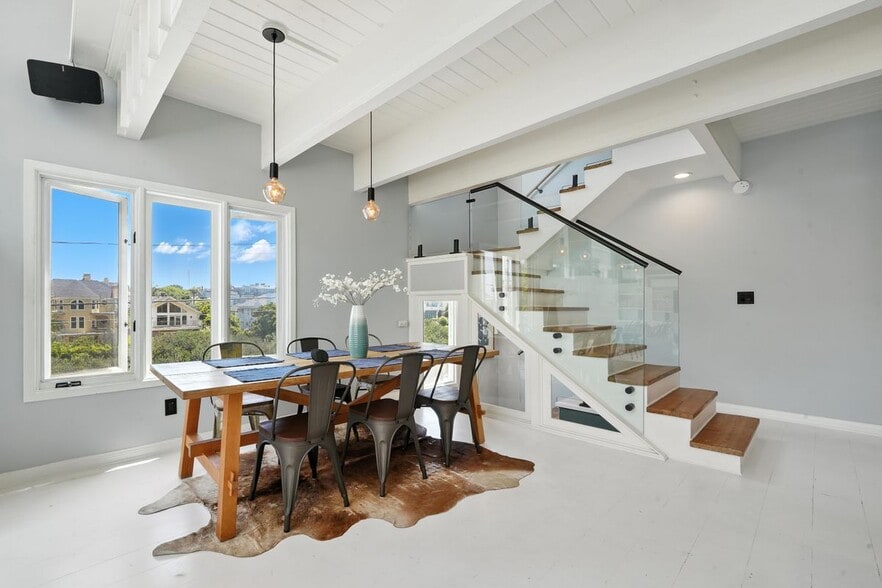 Building Photo - 33 Reef St