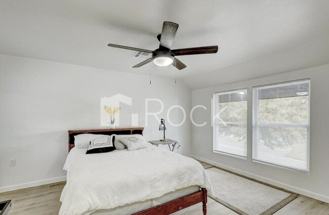 Building Photo - 4 Bedroom Home with 2.5 Bathrooms on a Corner Lot near Plaza District