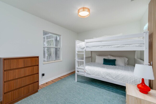 Building Photo - 1136 9th Square