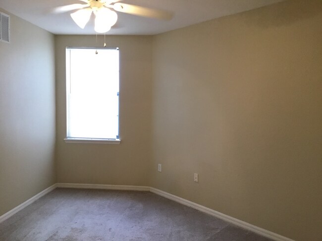 Building Photo - RESORT-STYLE 2 BEDROOM 2 BATHROOM CONDO
