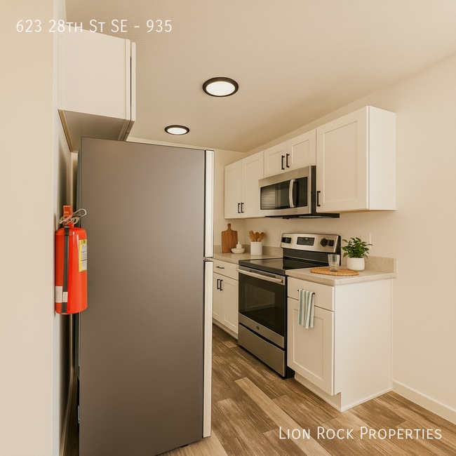 Building Photo - 623 28th St SE