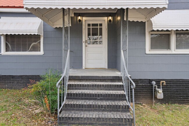 Building Photo - 3 Bedroom Newly Renovated Home in Central SC