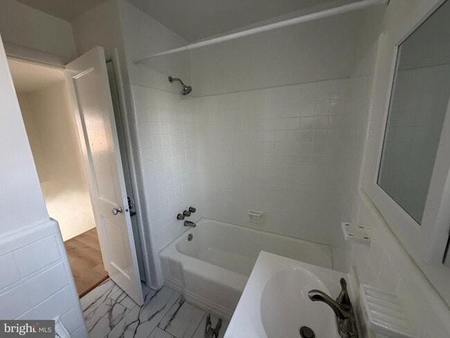 Building Photo - 1304 S Walter Reed Dr