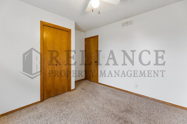 Building Photo - 621 S Longbranch Dr